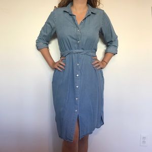 Gap Denim Dress with pockets!!